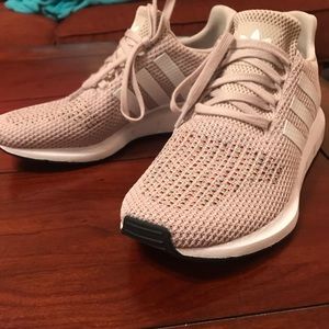 ADIDAS SWIFT RUN SZ 9.5